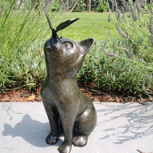 cat statue with butterfly