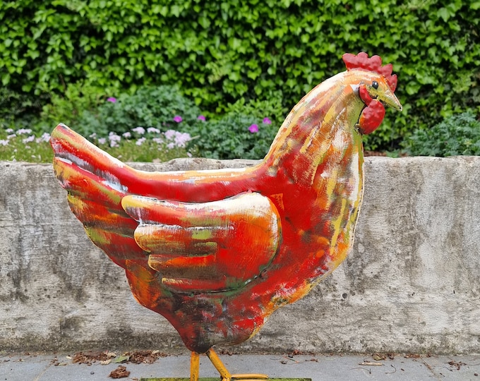 Colorful Metal Chicken: Handcrafted, Durable, Vibrant Garden Decor – Add Whimsy to Your Outdoor Space! #GardenArt #YardDecor