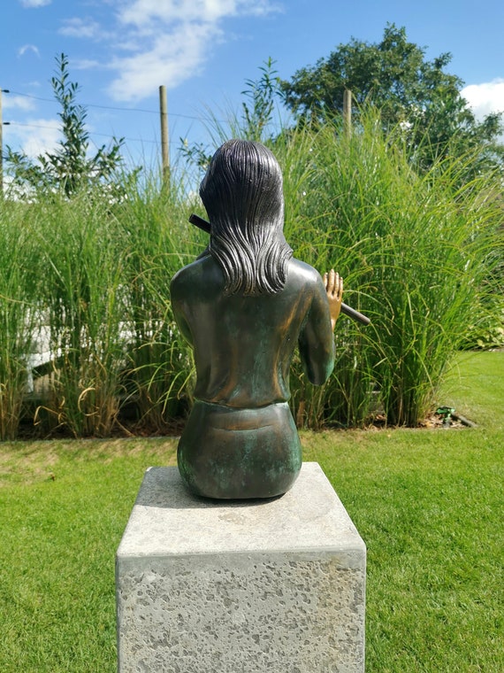 usine personnalisée en plein air décoration de jardin taille nue femme  bronze statue avec poussin