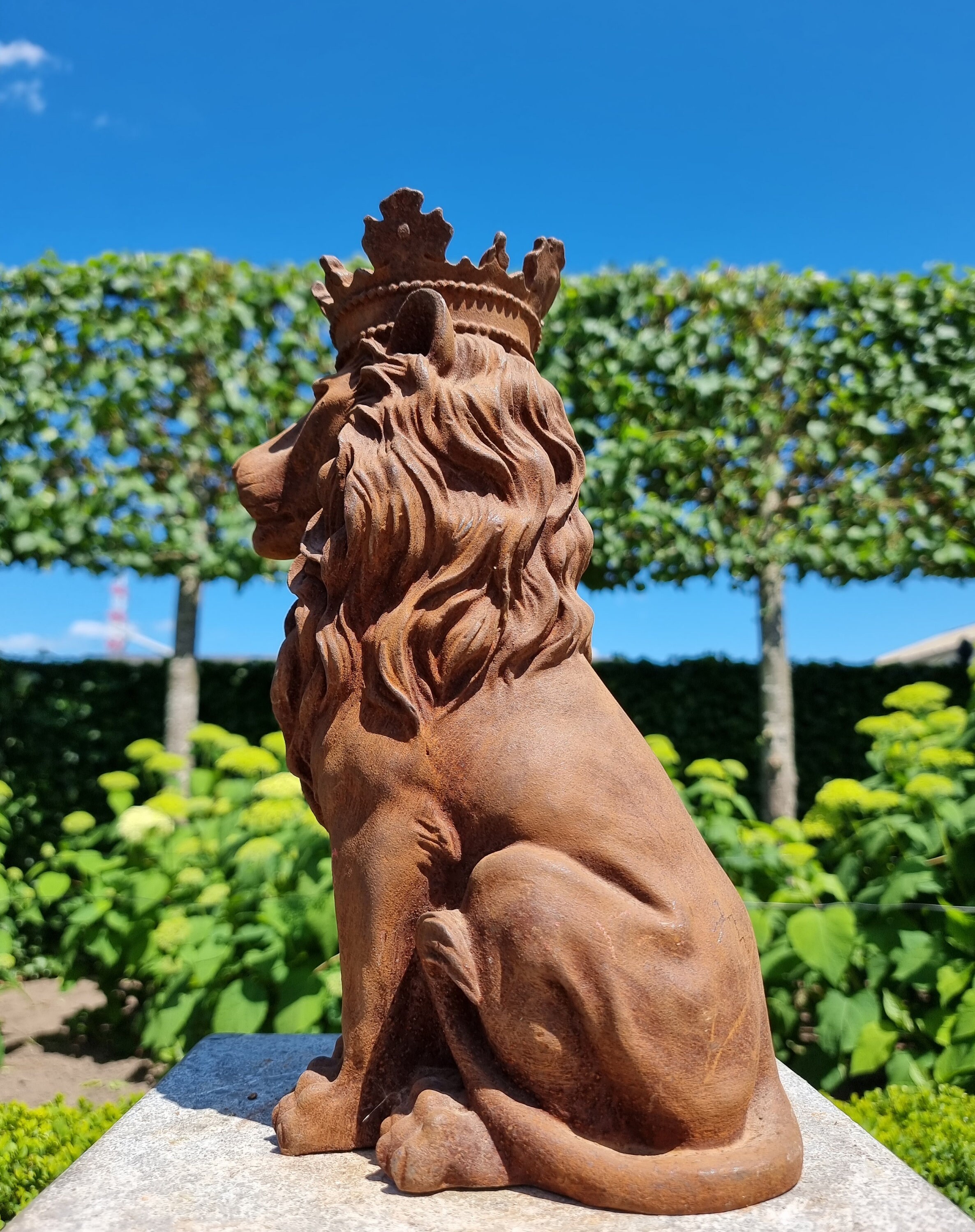Cast Iron Lion with Crown Cast Iron Garden Sculptures Lion Garden