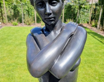 Beautiful garden sculpture of a nude woman - Bronze statue - Bronze garden  art