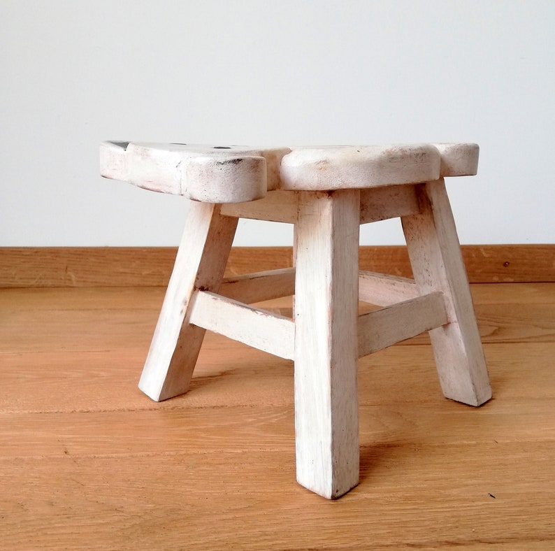 Beautifull kid/'s stool shaped like a bear