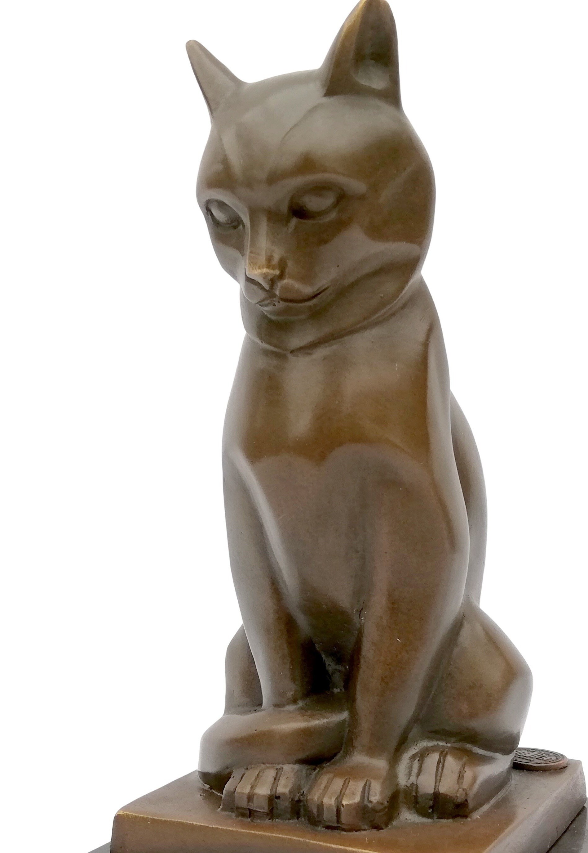 Une statue de bronze en hommage au chat préféré du quartier
