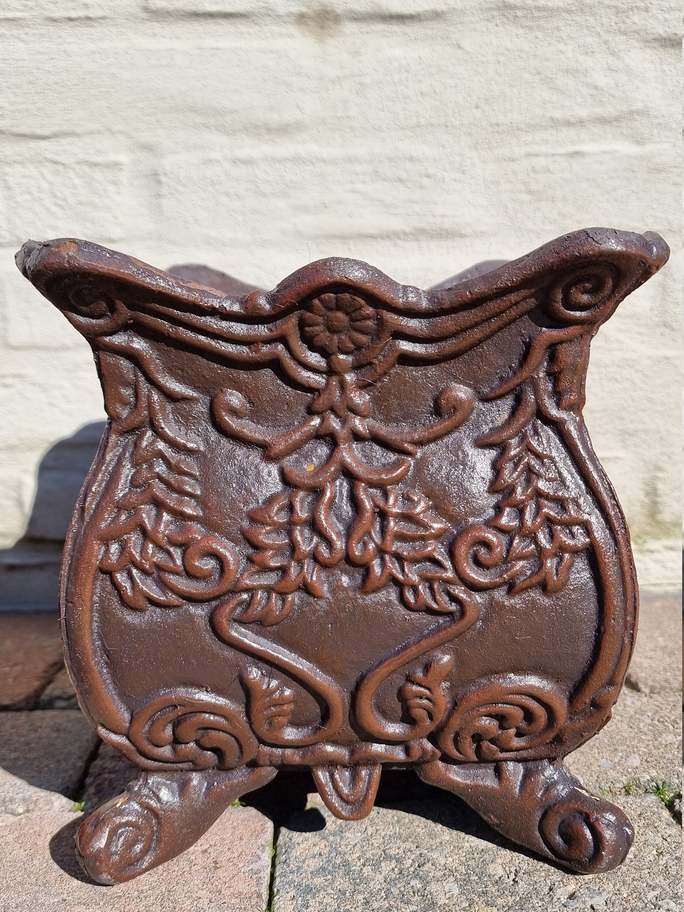 Cast iron garden vases Decorative outdoor planters Cottage garden