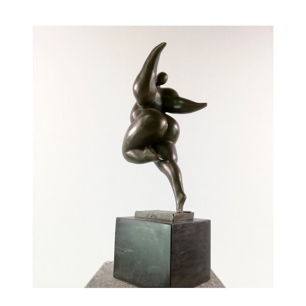 Sculpture moderne en bronze d'une dame voluptueuse