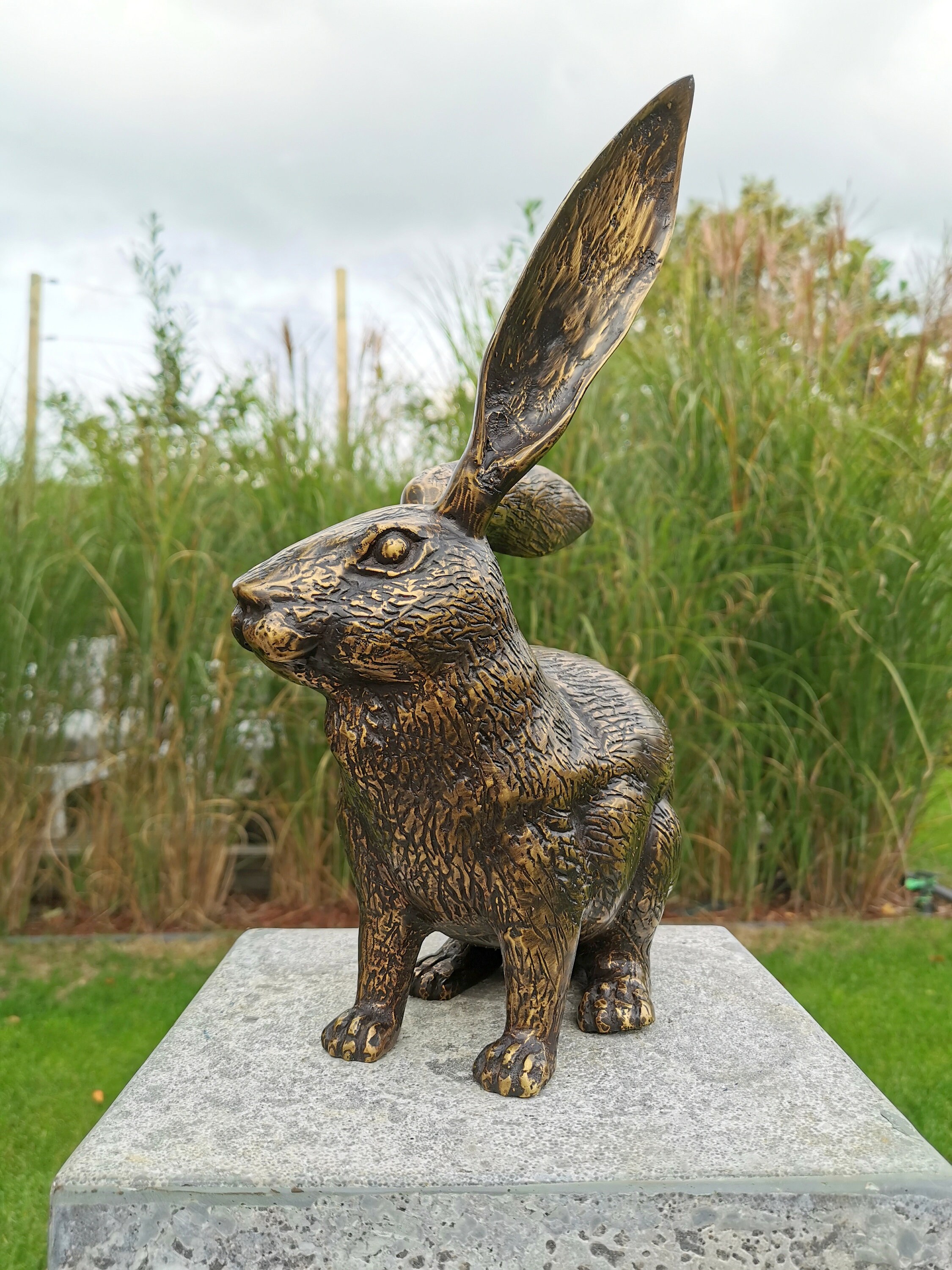 Bronze rabbit Garden decoration beautiful garden statues Rabbit and hare