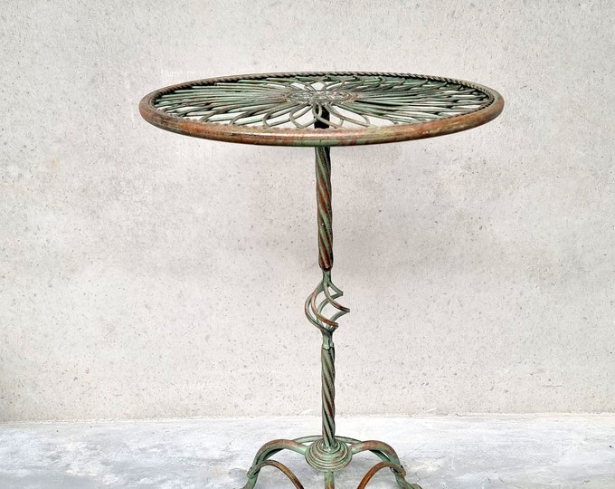 Wrought iron flower table - iron side table - Garden and patio decoration - Charming garden - coffee table