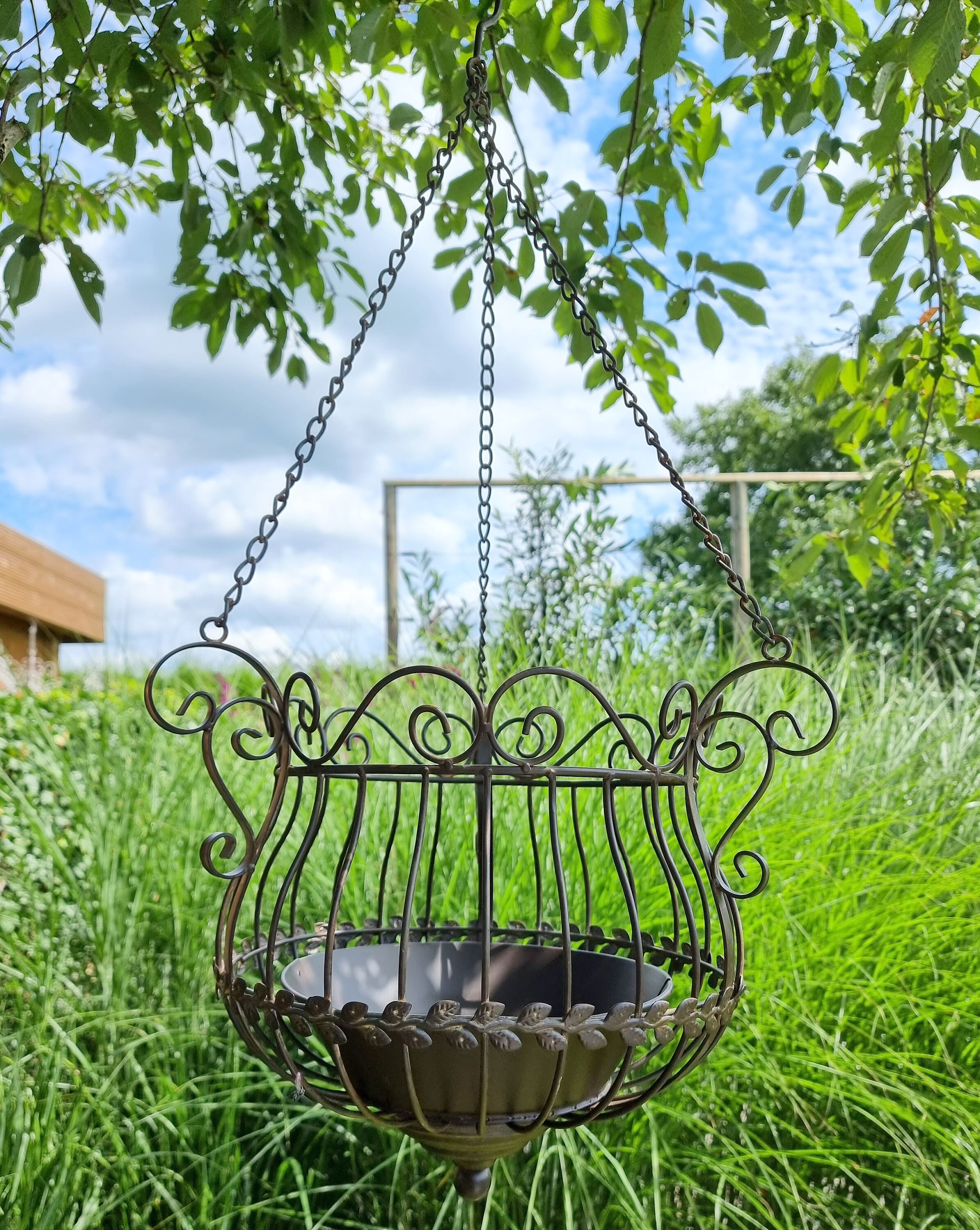 Beautiful wrought iron flower basket - Hanging flower basket - Garden