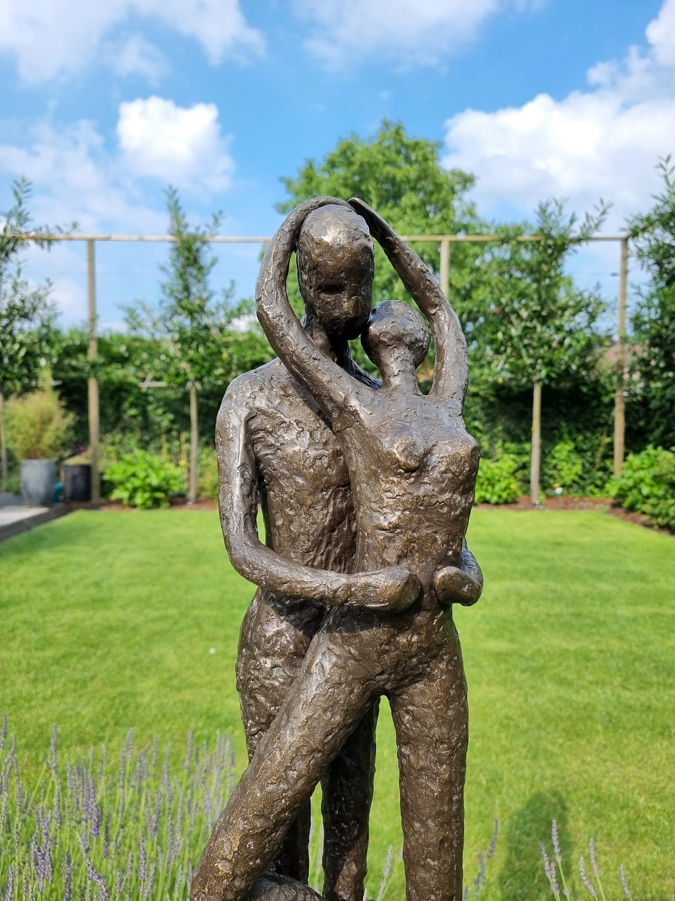 Bronze garden sculpture of a kissing couple Abstract and modern