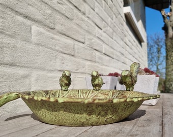 Lovely cast iron bird bath / feeder - Charming garden ornaments