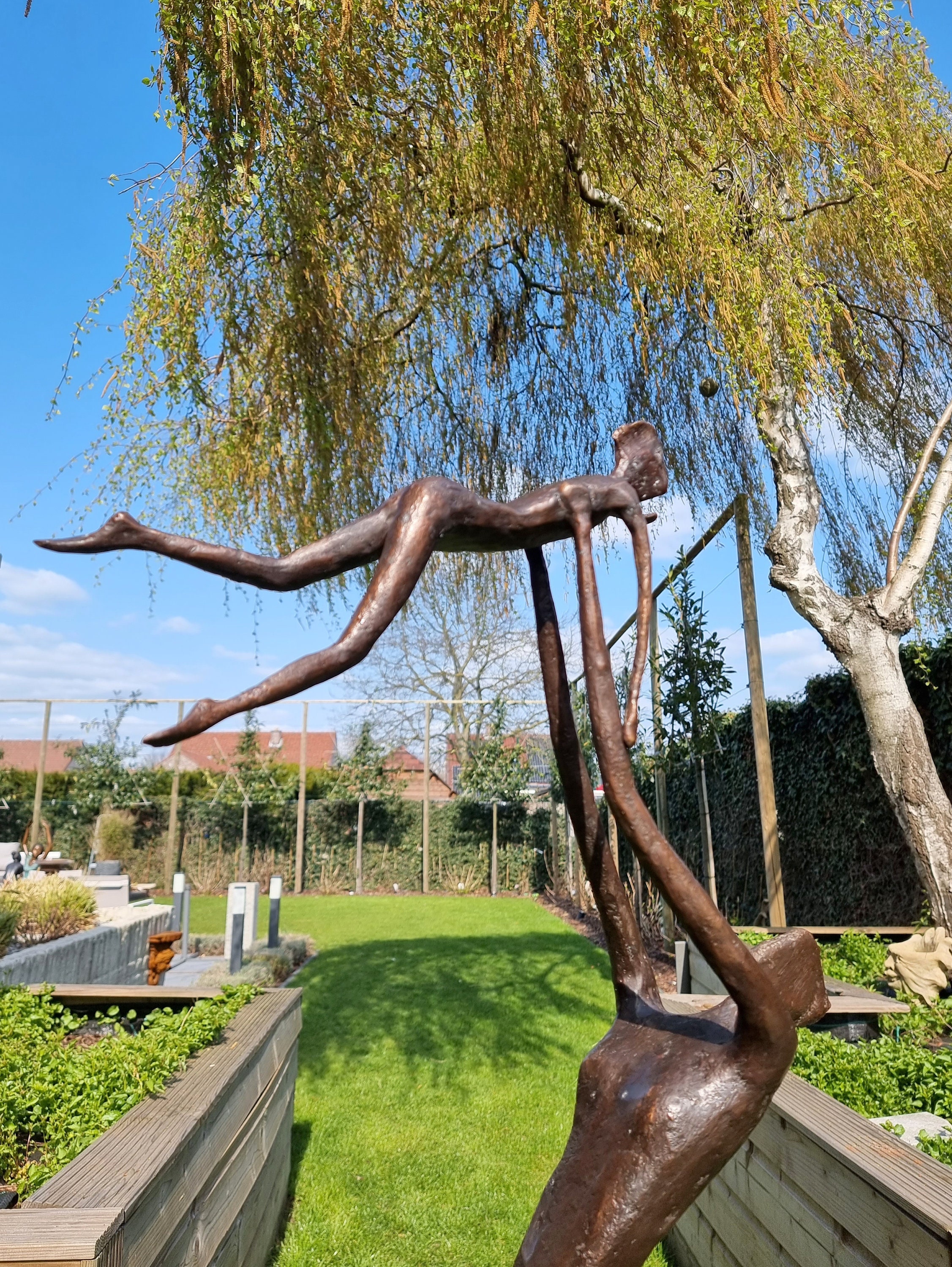 Modern bronze artwork Garden sculpture Parent with child