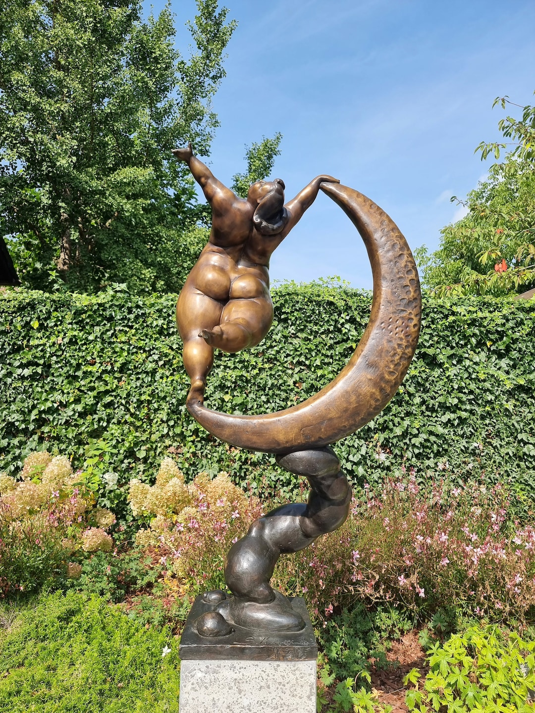 Monumental Garden Sculpture Bronze Woman Beautiful Eye Catcher 40