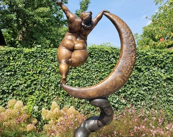 Monumental garden sculpture - Bronze woman - Beautiful Eye catcher - 40 inches