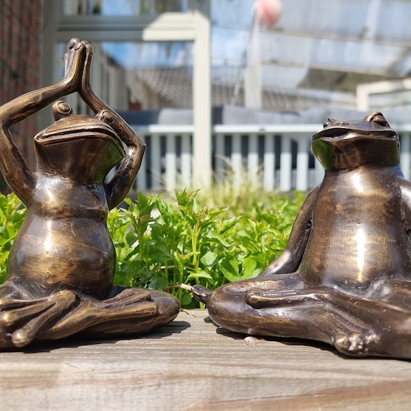 Pair of bronze frogs - Meditating frogs - Garden ornaments