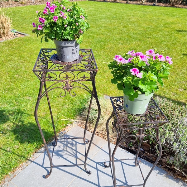 Tables de fleur en fer forgé de couples - tables de jardin - tables ornementales - décoration de terrasse