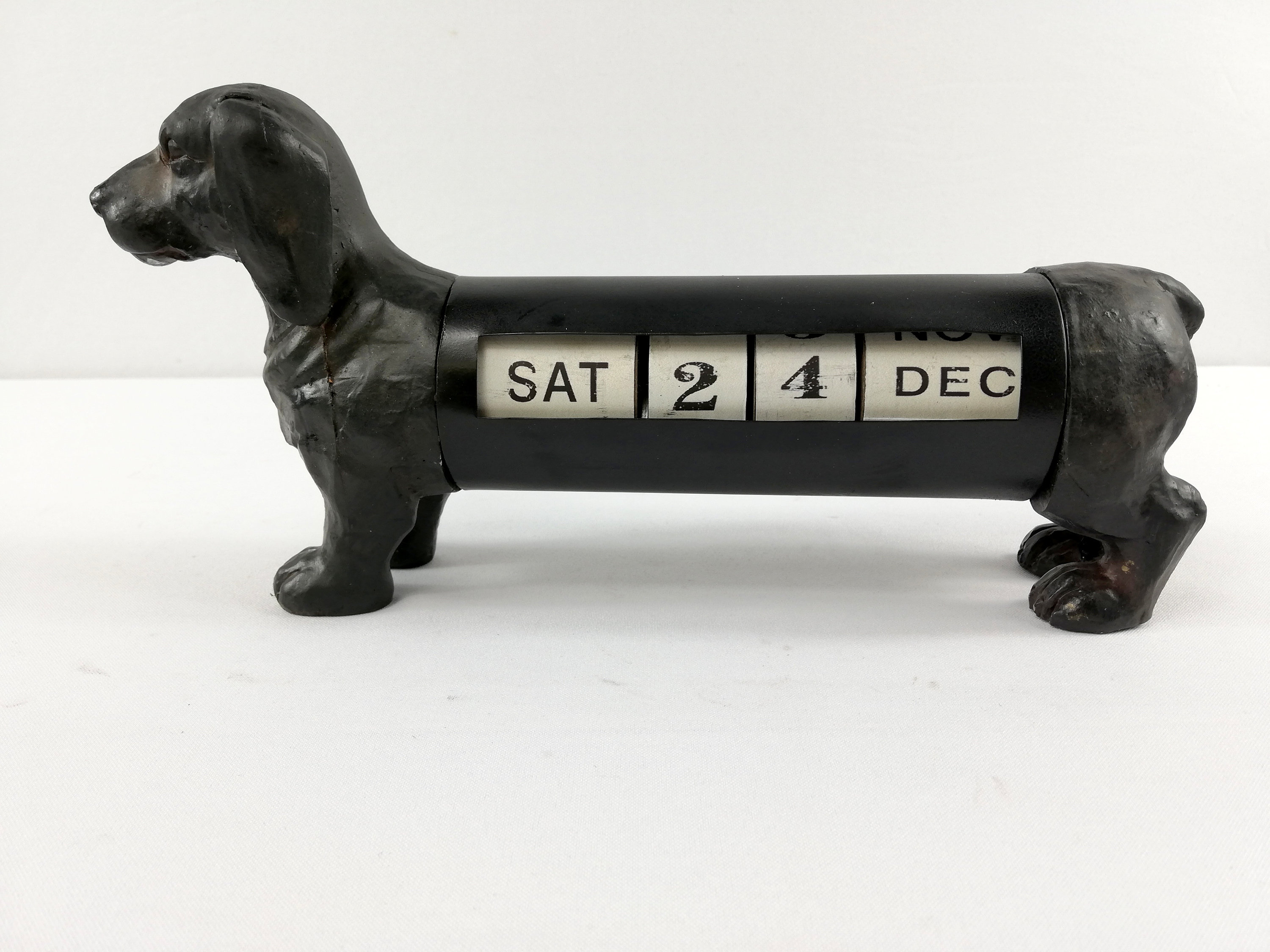 Perpetual calendar in the shape of a Dachshund