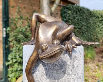 Large bronze frog - Clambering frog - Garden and home decoration - pond decoration - bronze gift