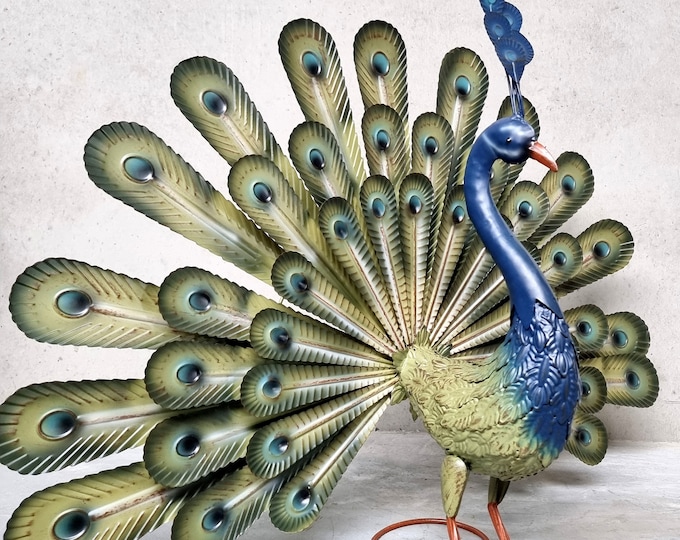 Ornate metal Peacock - Garden and patio decoration - Metal animals - Peacock and rooster