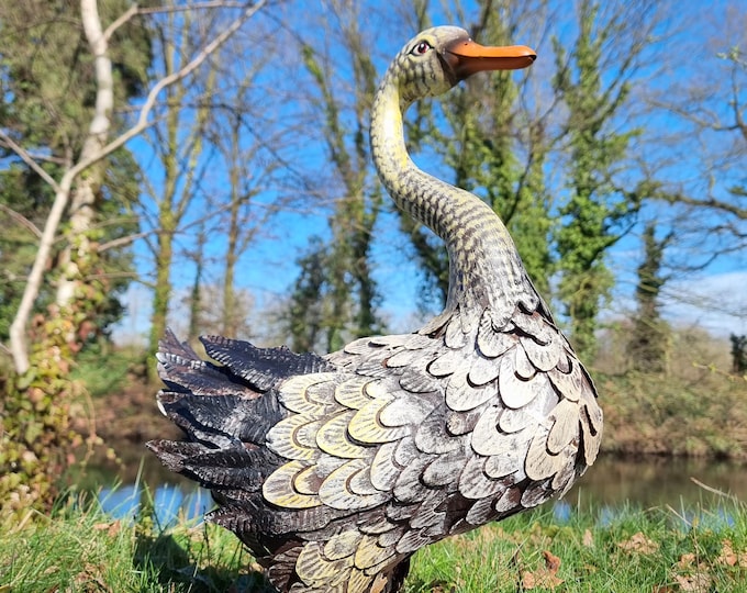 Lifelike metal duck - Natural garden beauty - Garden decoration - wild animals in metal - pond decoration - Gift idea for garden