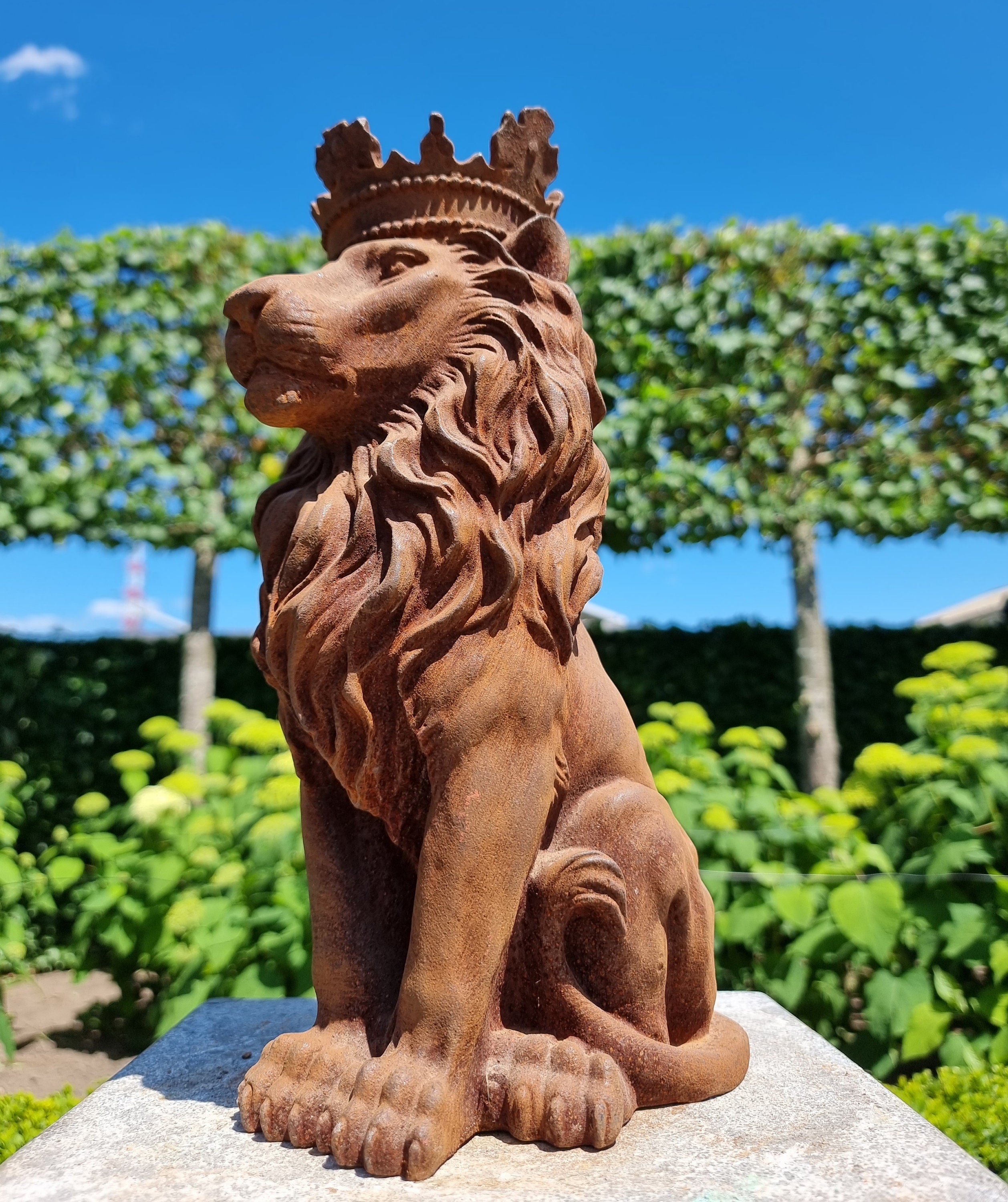 Cast Iron Lion with Crown Cast Iron Garden Sculptures Lion Garden