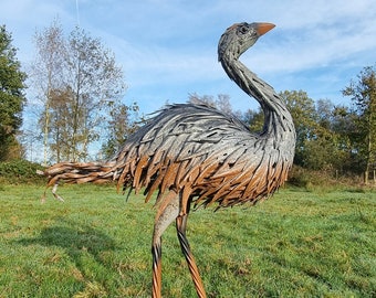 Autruche réaliste - bébé autruche - animaux de jardin en métal - art de jardin en fer - animaux dans le jardin - décoration de jardin magique prairie animale