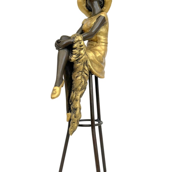 Sculpture en bronze d'une femme sur un tabouret de bar - Figure en bronze gracieuse et élégante - Pièce d'art classique décorative - idée cadeau en bronze