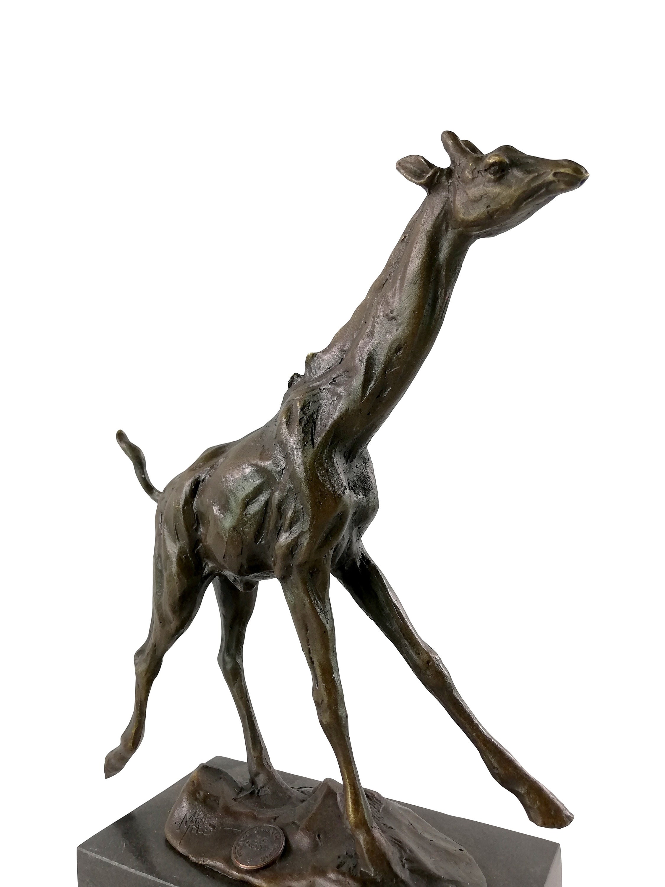 A bronze sculpture of a Giraffe
