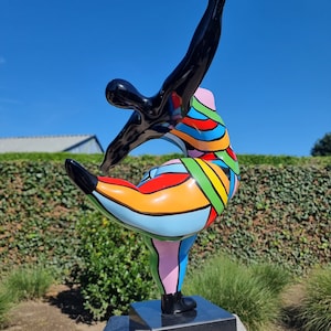 Œuvre d'art contemporaine colorée d'une dame acrobatique danseuse Décoration pop art colorée pour la maison et le jardin Décor moderne image 9