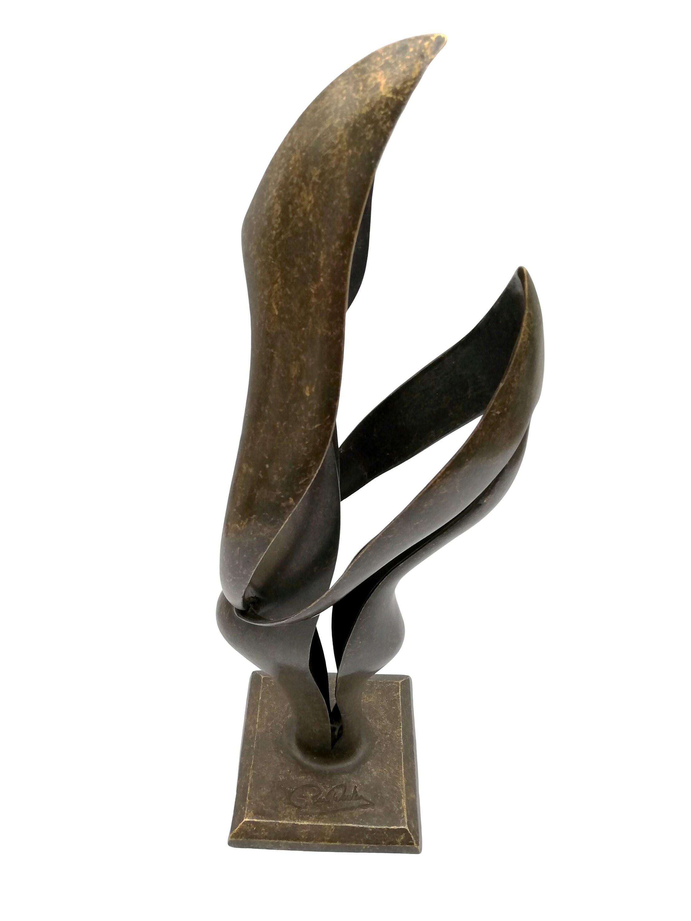 Abstract statue of a loving couple Couple holding hands Bronze gift