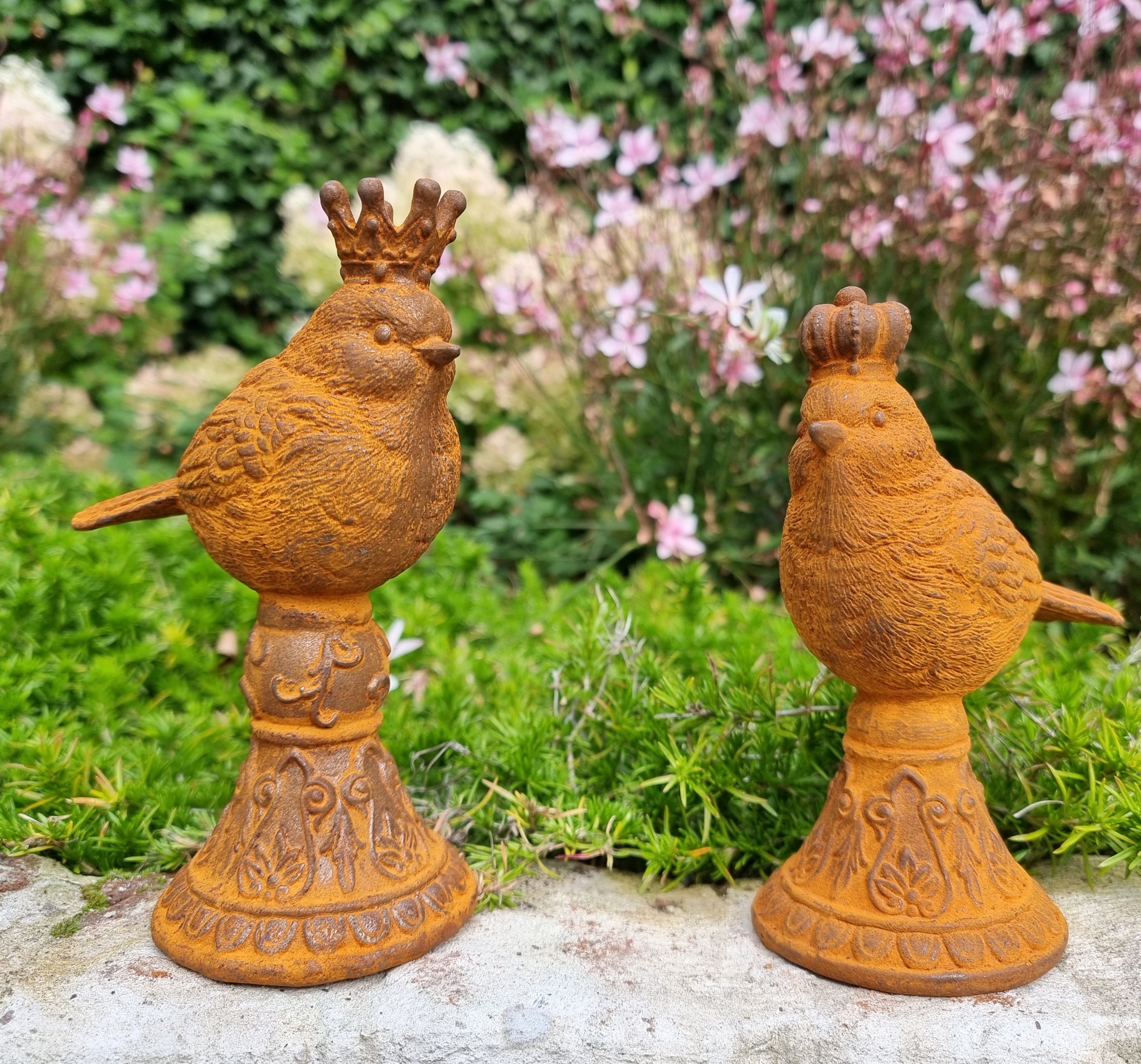 Cast iron garden ornaments Birds Royal birds Birds with crowns