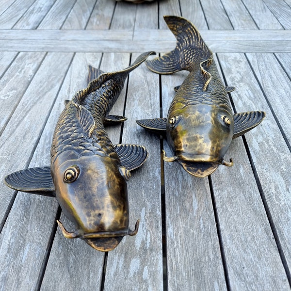 Deux poissons en bronze - Koi Fish - Décoration d’étang et de jardin