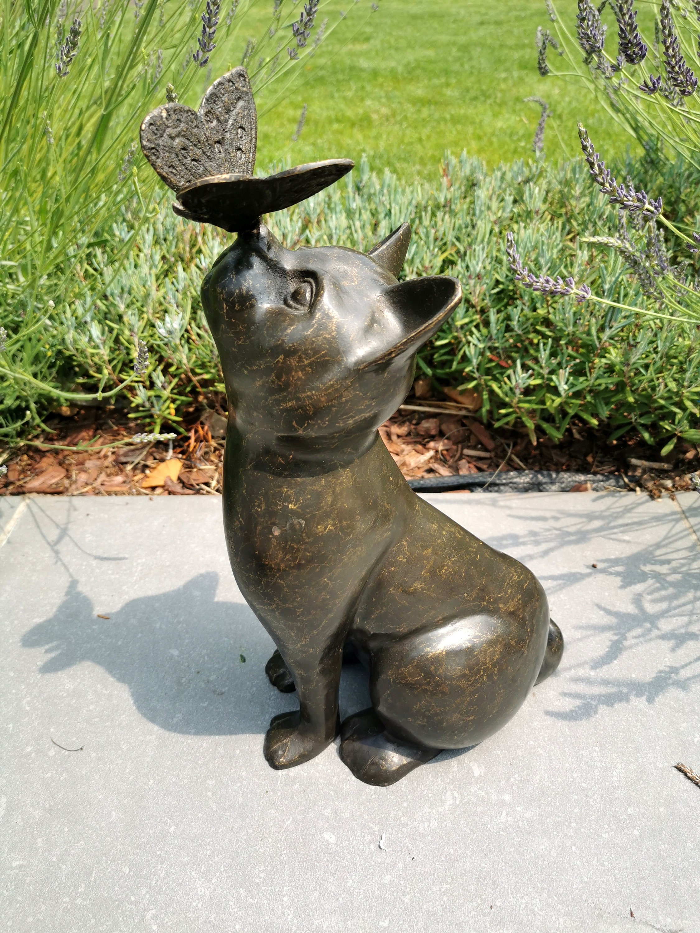 cat statue with butterfly