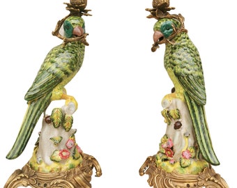 Bougeoirs en porcelaine avec ornements en bronze (Perroquets)