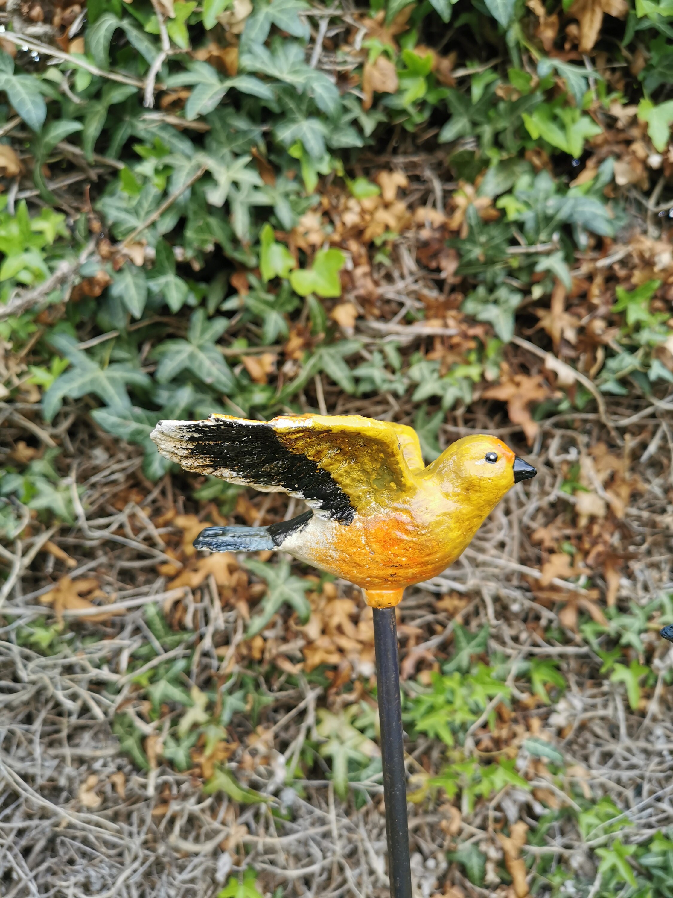 3 iron birds on a stick Garden decoration colorful flying birds