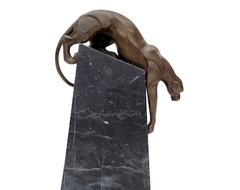 A descending panther - Art Deco style - Bronze panther