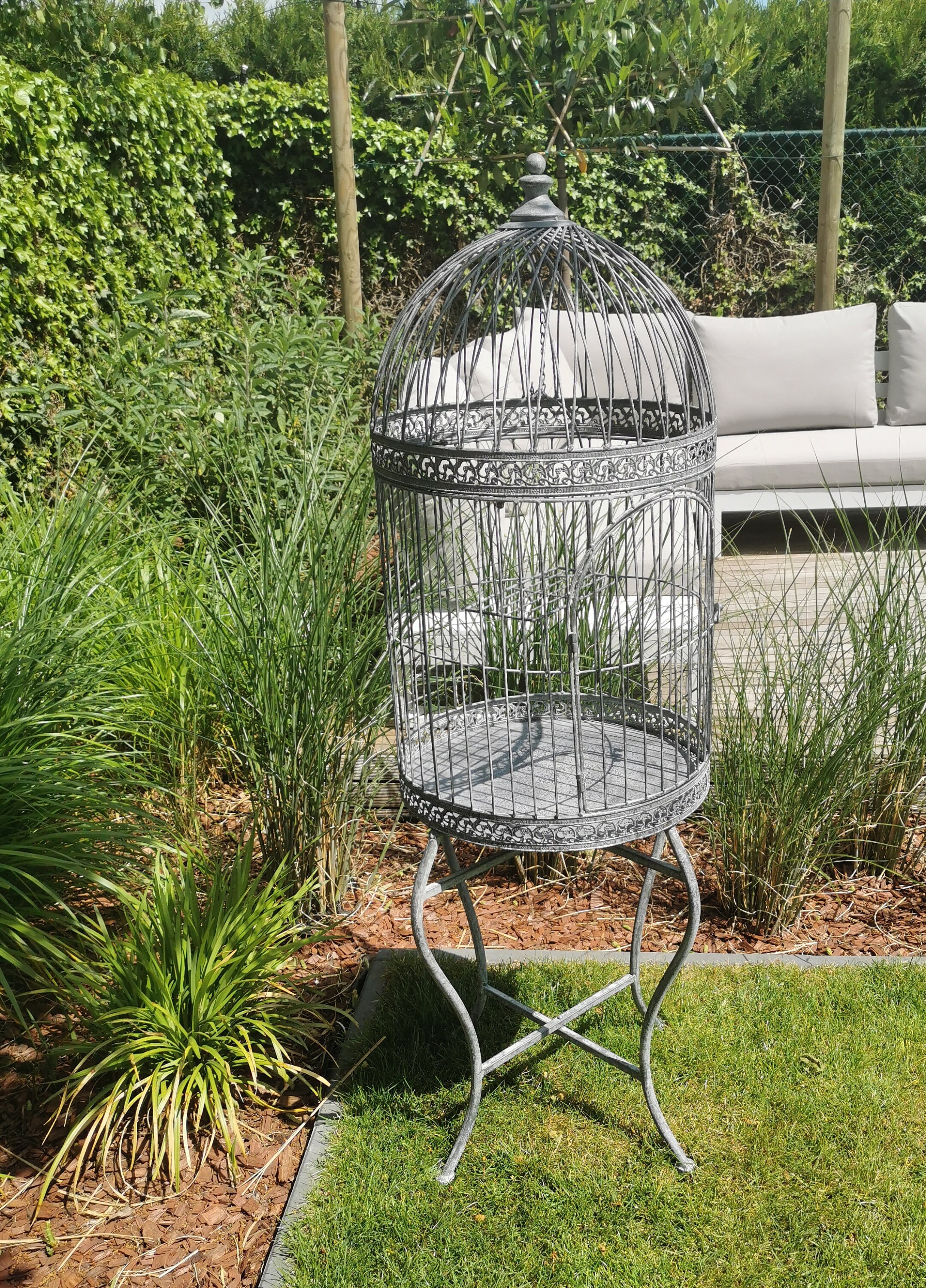Deco 79 Victorian Style Bird Cage with Wrought Iron : : Patio,  Lawn & Garden