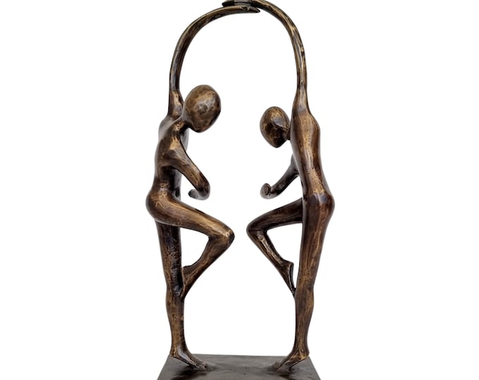Beautiful modern bronze artwork of a dancing couple - bronze couple - Dancing couple - Modern figurative bronze art