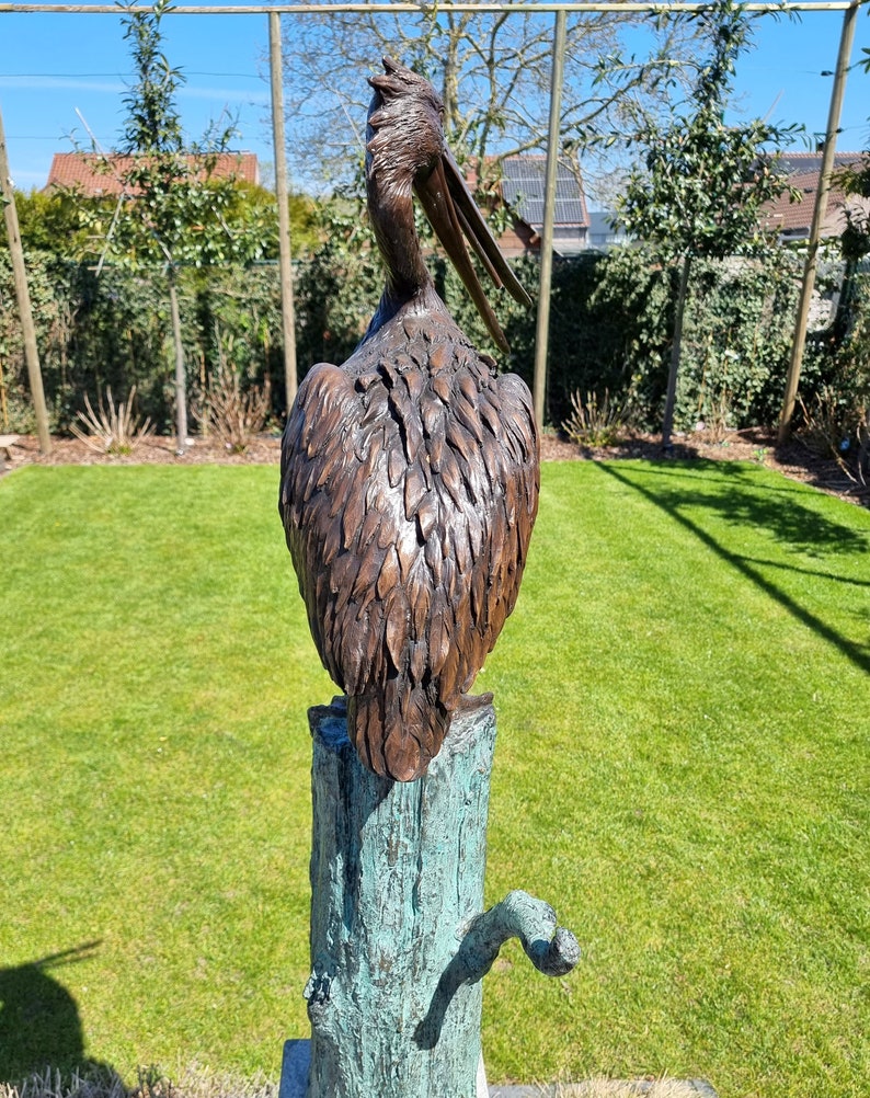 Life-size Pelican Bronze fountain Bronze garden sculptures Lawn art image 9