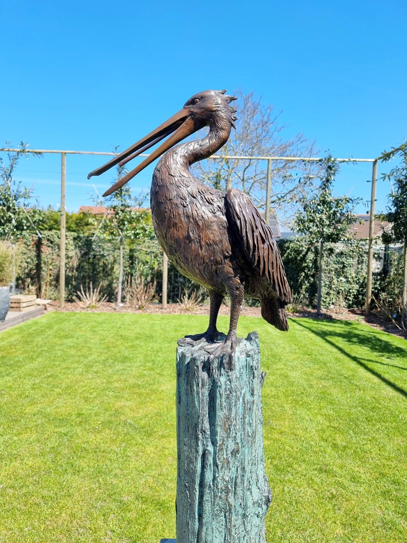 Life-size Pelican Bronze fountain Bronze garden sculptures Lawn art image 1