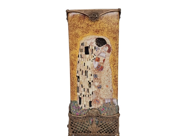 Decorative porcelain flower vase with bronze ornaments - kissing couple - romantic interior - top gift idea