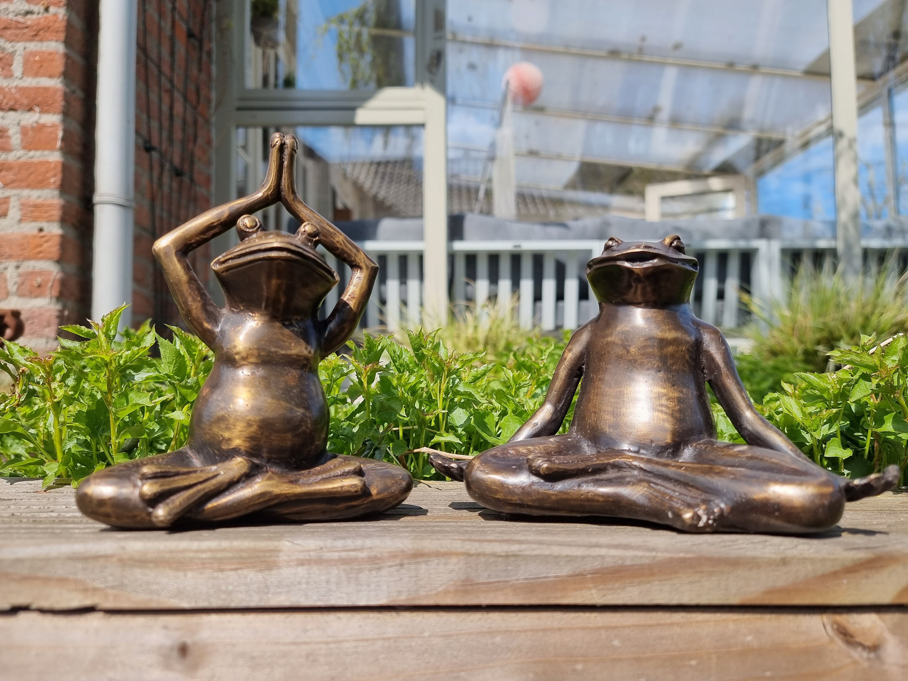 Pair of bronze frogs Meditating frogs Garden ornaments