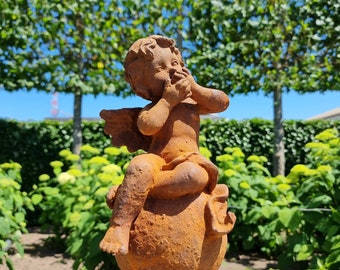 Ange sur sphère - Putto et Chérubin - Sculptures de jardin en fonte - Ne parlez pas de mal