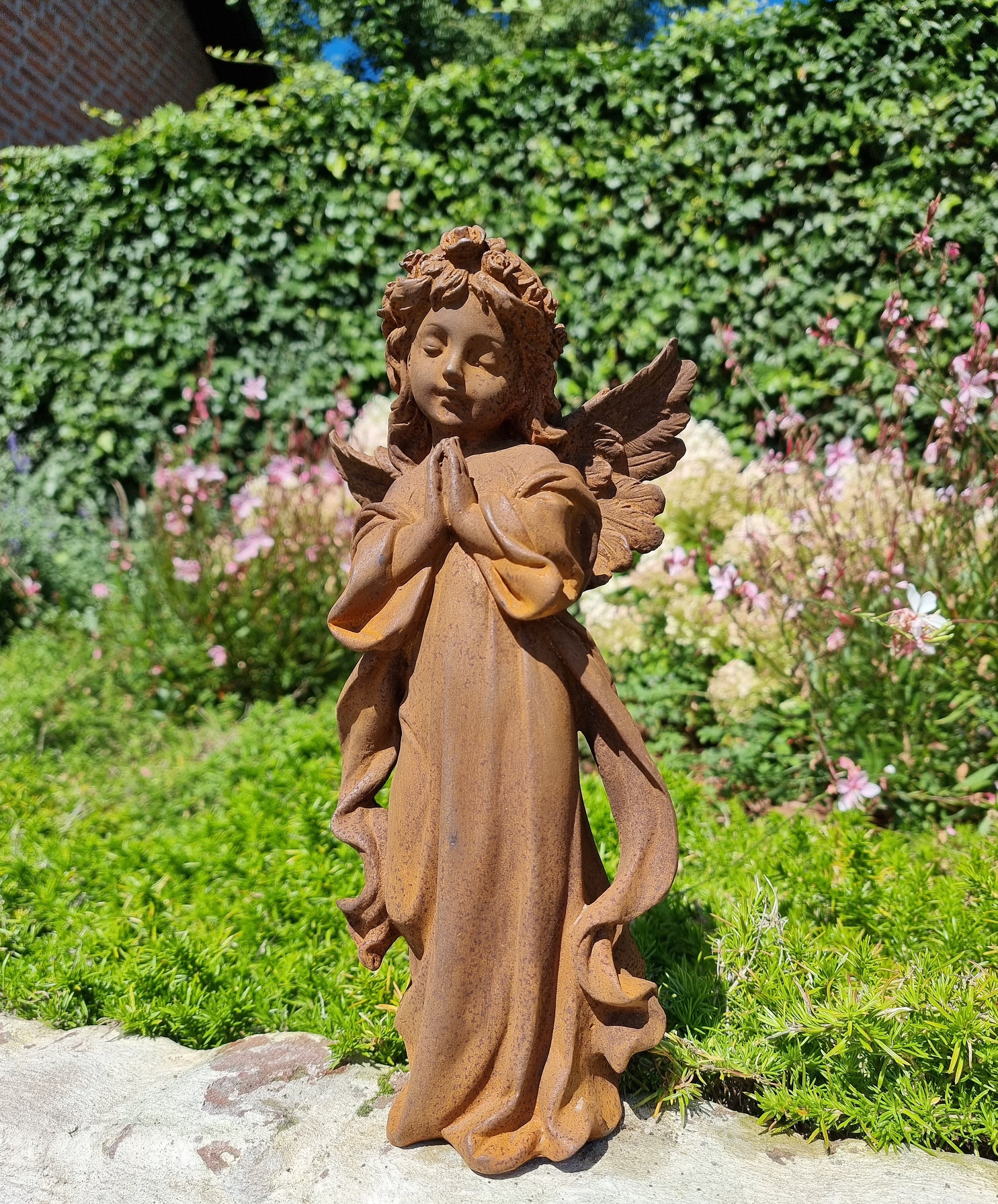 Sculpture of an Angel Garden fairy Cast iron garden statues