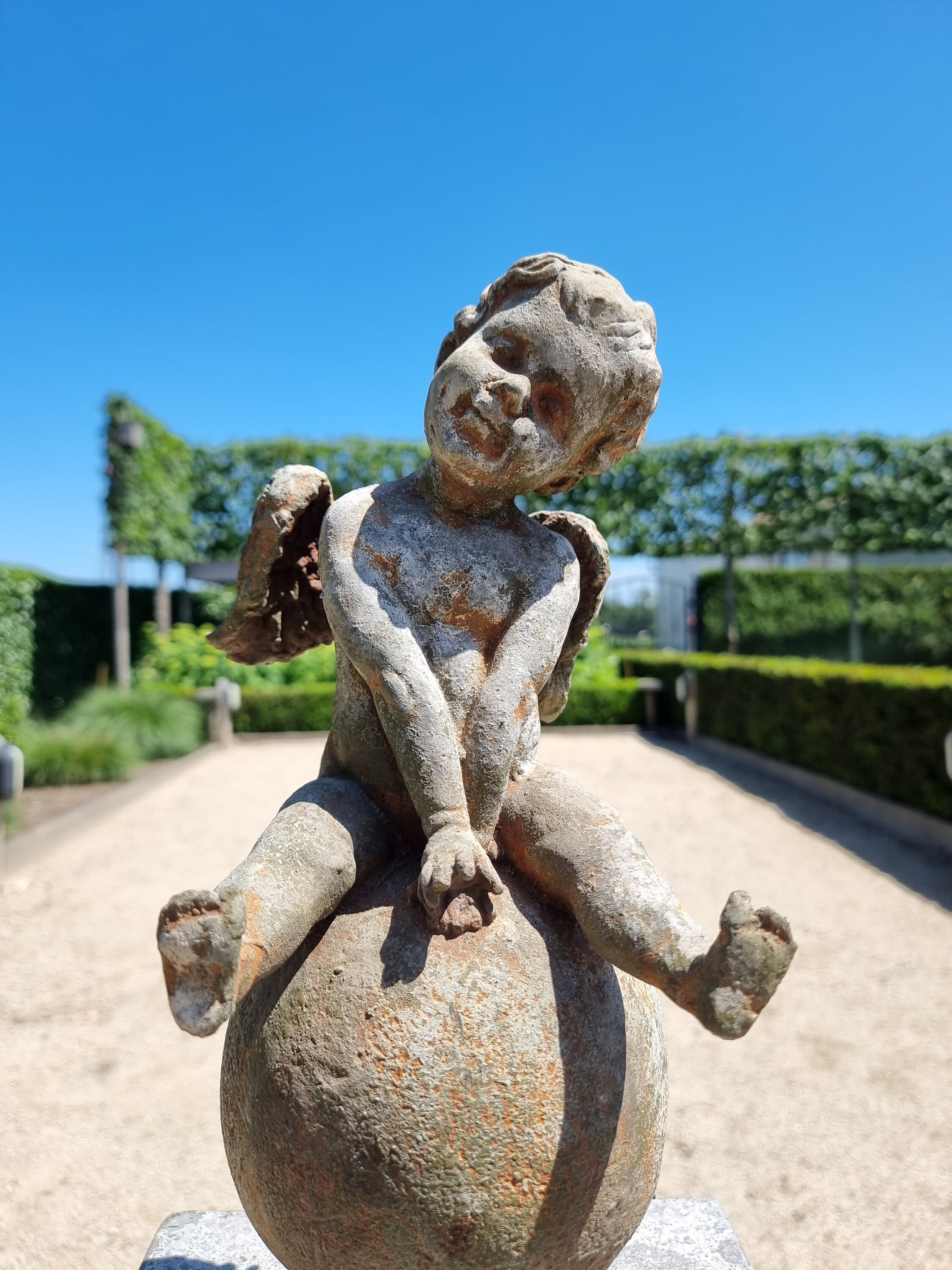 Beautiful cast iron angel Cast iron garden decoration Classic