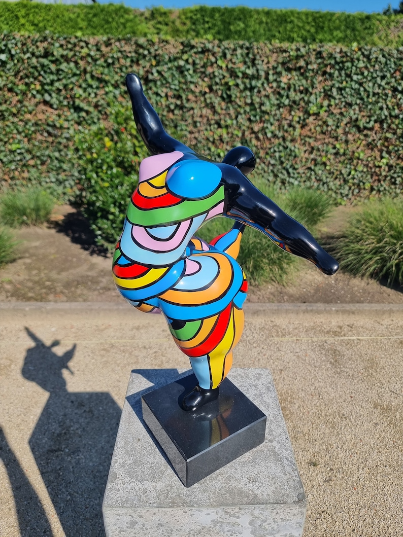Œuvre d'art contemporaine colorée d'une dame acrobatique danseuse Décoration pop art colorée pour la maison et le jardin Décor moderne image 5