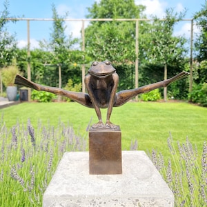 Grenouille acrobatique Grenouille en bronze Grenouille de décoration de jardin et de maison image 3