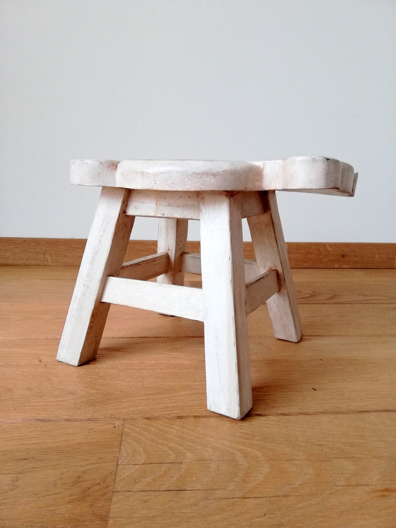 Beautifull kid/'s stool shaped like a bear