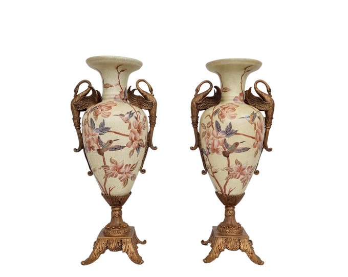 A pair of beautiful porcelain decorative vases with bronze ornaments - Bronze swans as handles - Luxury  decorative vases - mantelpieces