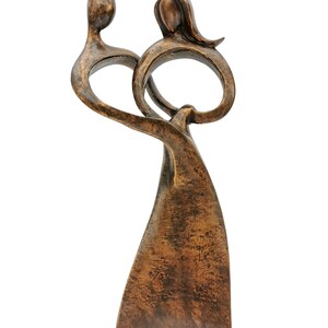 Omhelzend koppel Bronzen sculptuur Cadeau huwelijk, huwelijksverjaardag en verloving afbeelding 8