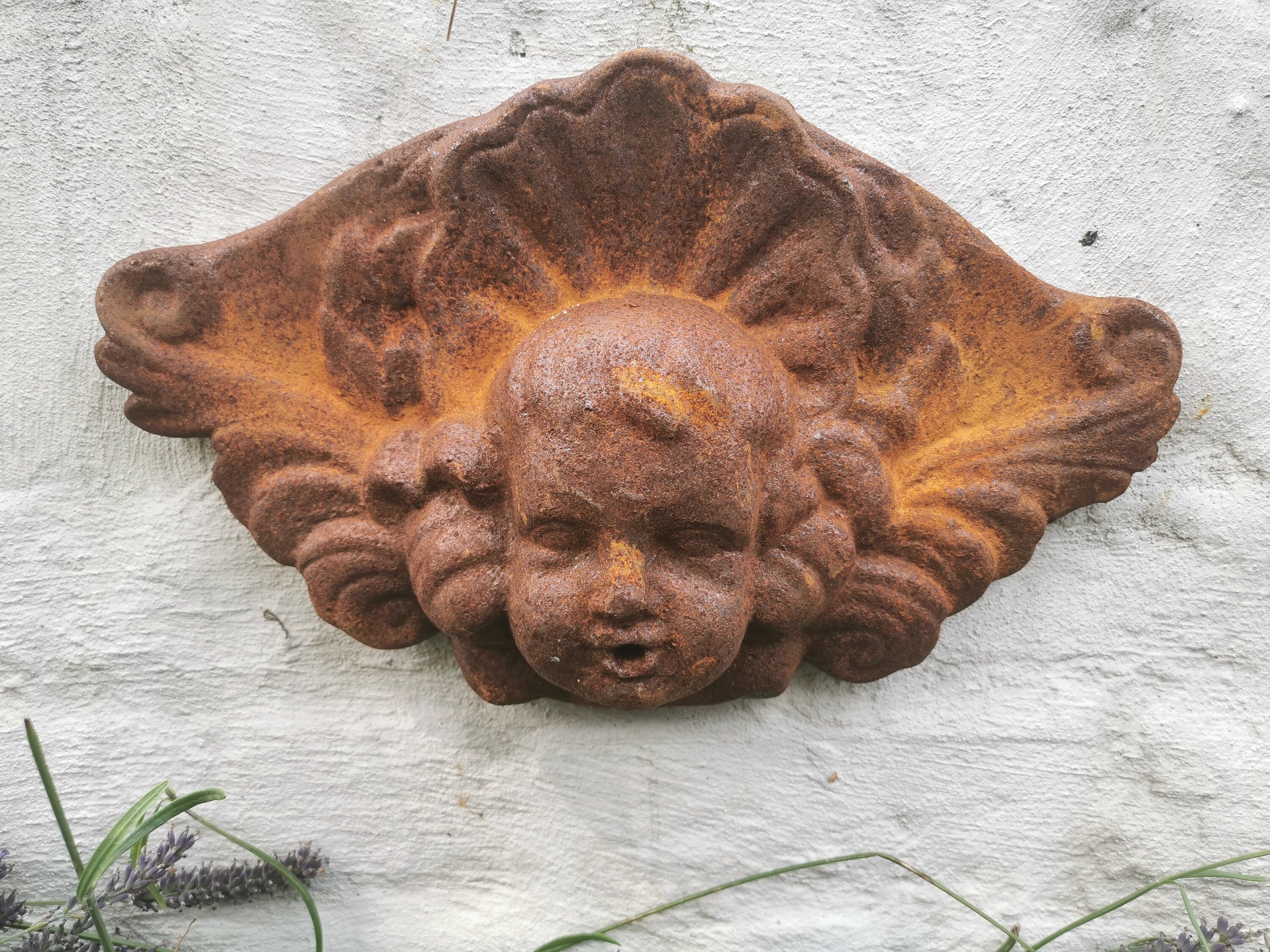 Beautiful garden ornament Angel wall spitter Antique garden furnishings Cast iron wall